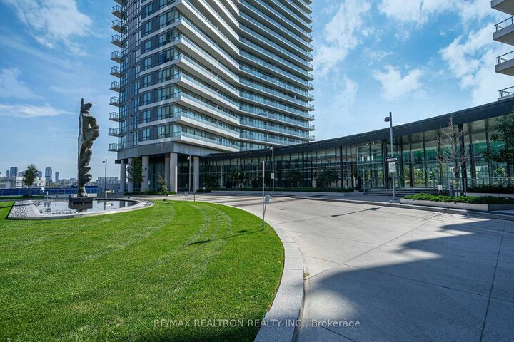 Property Photo: 117 McMahon Drive 507 ON M2K 0E4