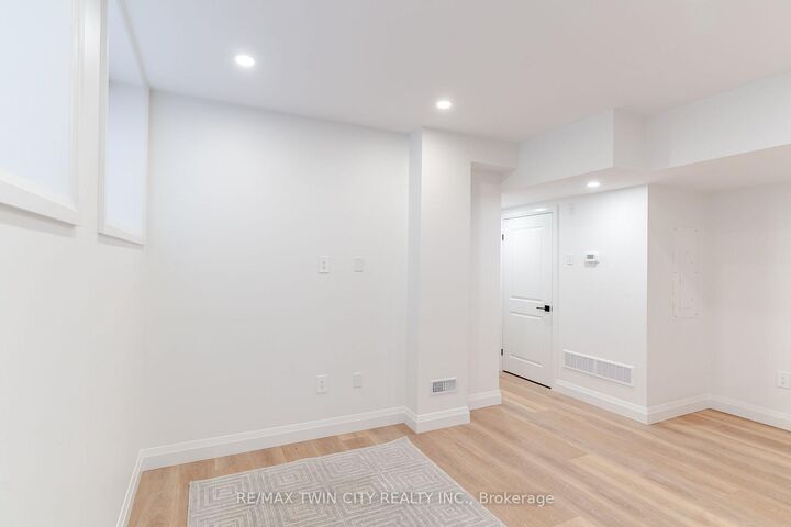 Photo de la propriété:  220 Heiman Street 4  ON N2M 3M3 