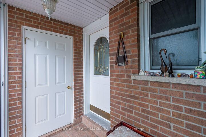 Property Photo: 53 Aberdeen Avenue ON L4L 1C1
