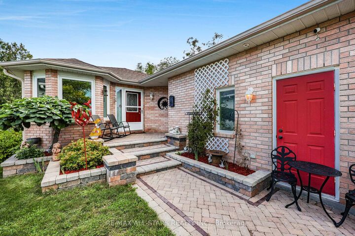 Property Photo: 117 Riverglen Drive ON L4P 2R3