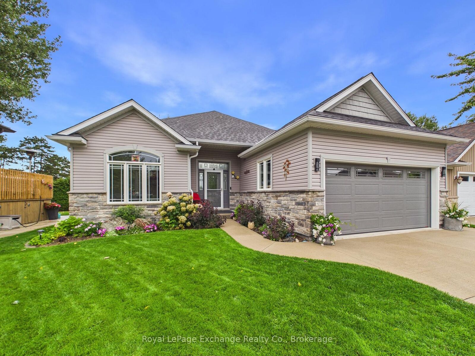 Property Photo: 206 Gregor Drive ON N2Z 0A4