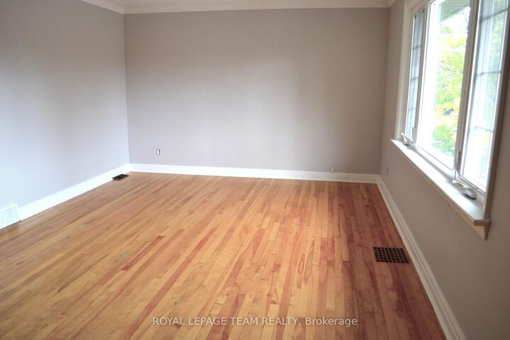 Property Photo:  516 Athlone Avenue 2  ON K1Z 5M8 