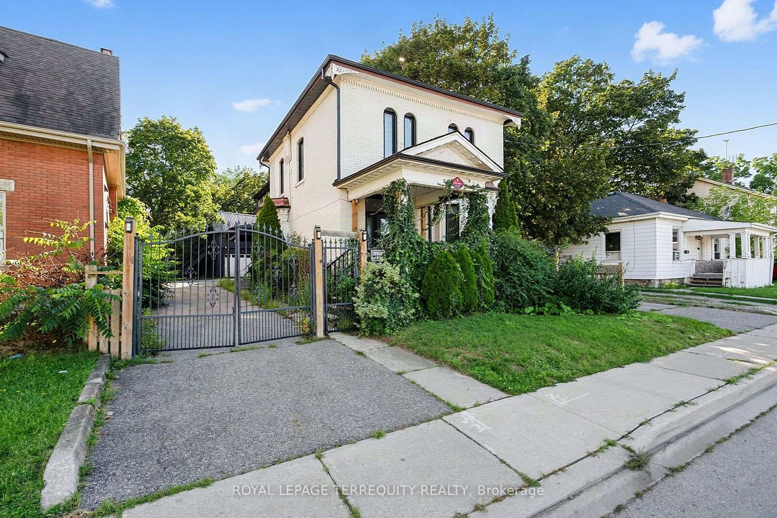 Property Photo:  35 Elizabeth Street N  ON L6X 1S3 