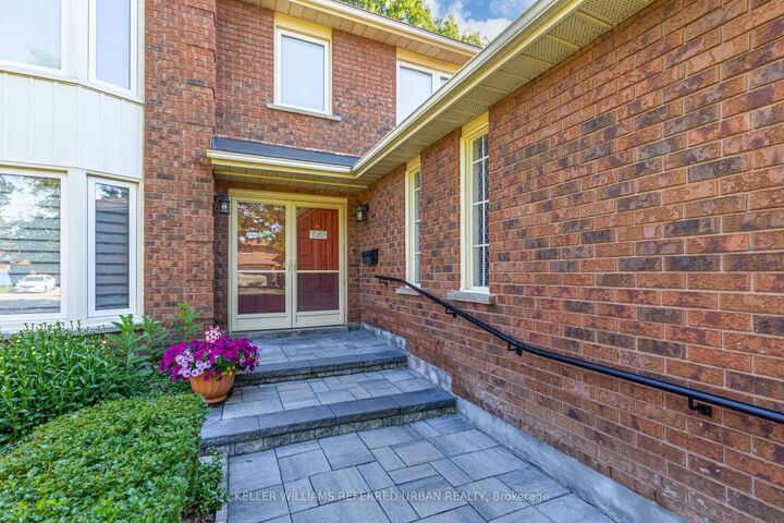 Property Photo: 4235 Perivale Road ON L5C 4B1