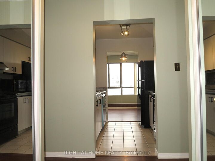 Property Photo:  570 Proudfoot Lane 1011  ON N6H 4Z1 