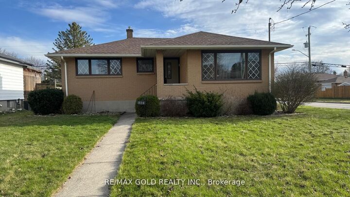 979 Wellington Street — photo 1