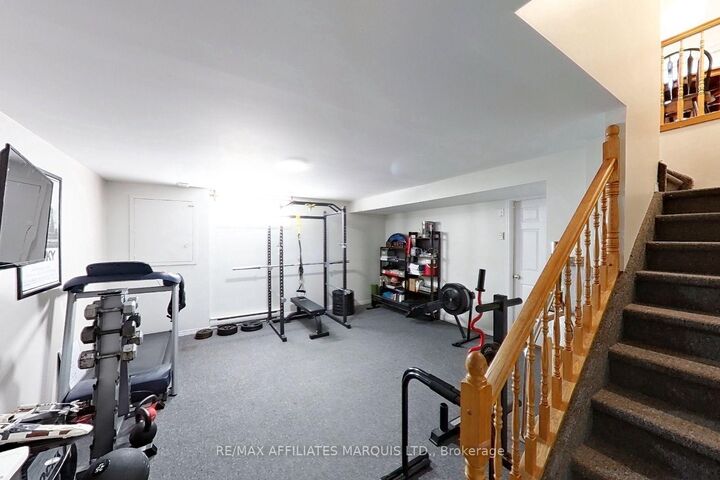 21 Wellington Street E — photo 1