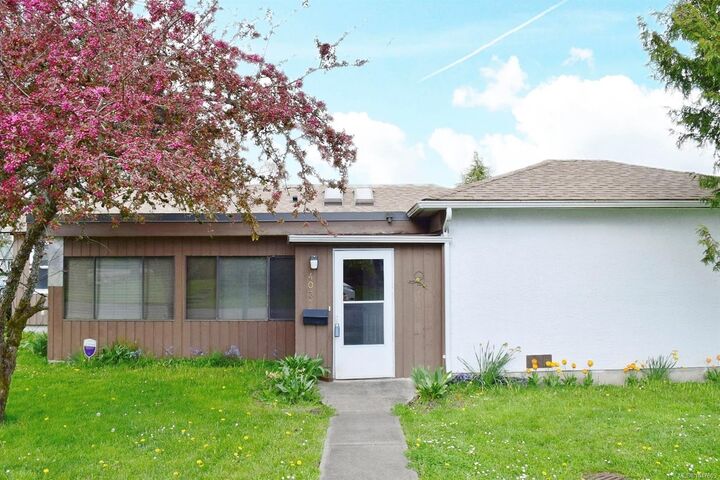 Property Photo: 4037 Cumberland Rd BC V8X 2E7