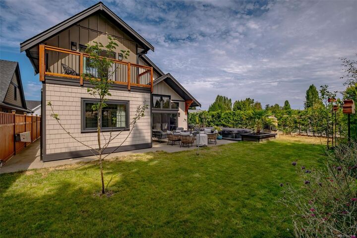 Property Photo: 492 Cottage Dr BC V9K 2T3