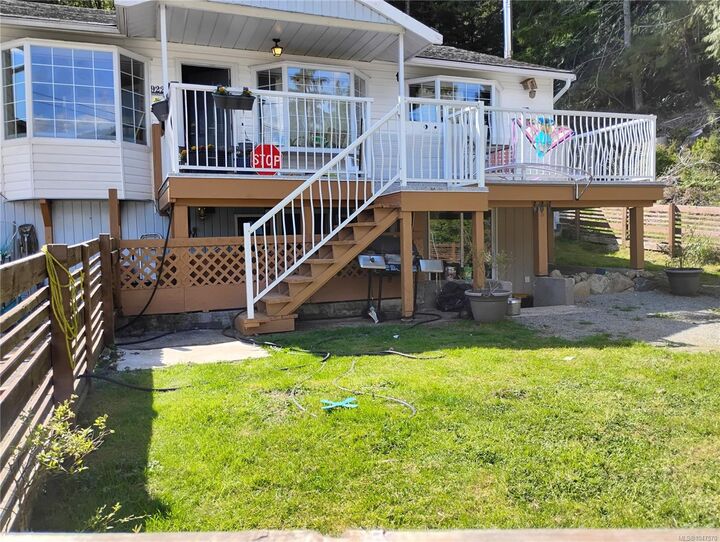 Property Photo: 922 Resolution Rd BC V0P 1X0