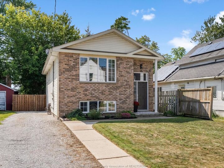 Property Photo: 18 Kirk ON N7M 3P8