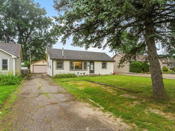 Property Photo:  4 Standaert Road  ON N7M 5J7 