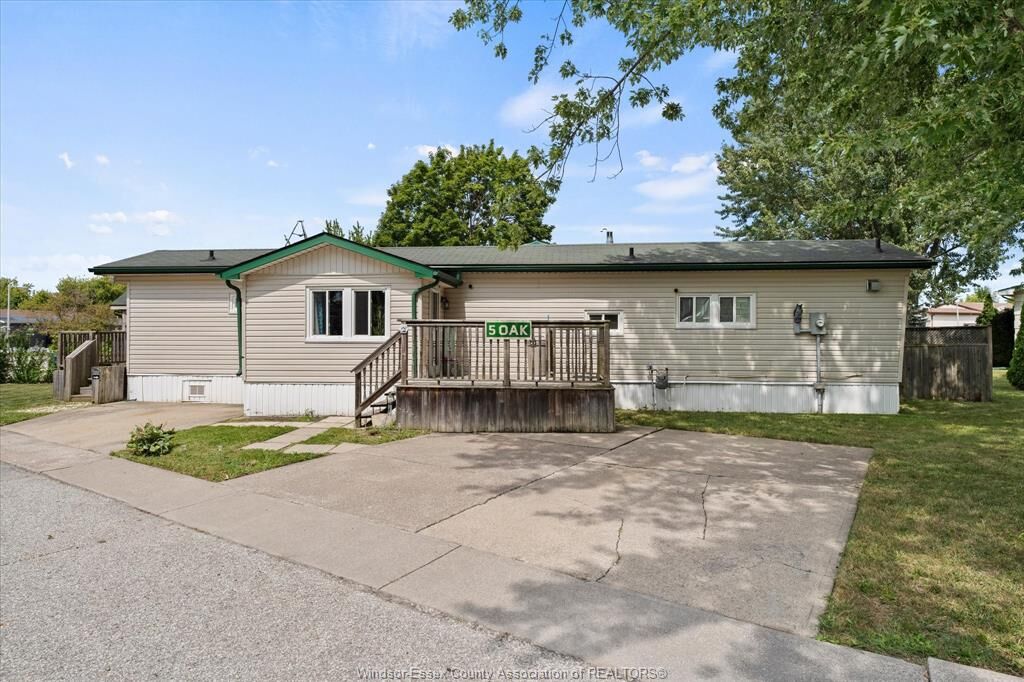 Property Photo: 5 Oak Court ON N0R 1J0
