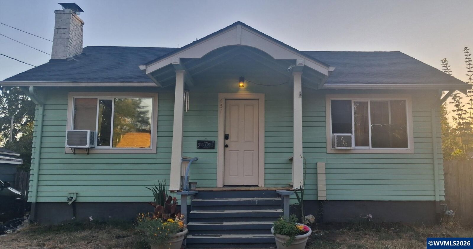 Property Photo:  451 Gerth Av NW  OR 97304 