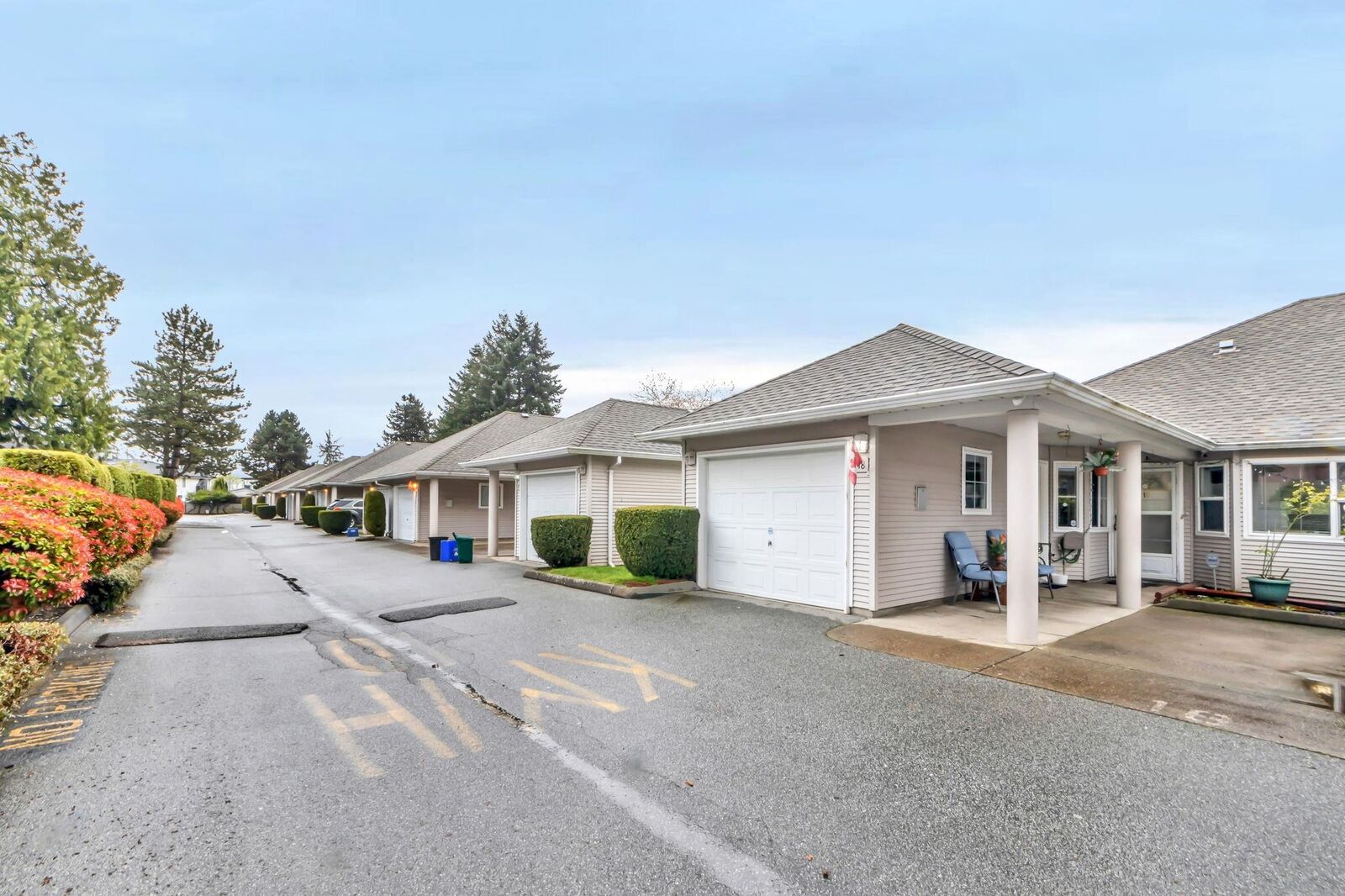 Property Photo: 7127 124 Street Avenue 18 BC V3W 3W9
