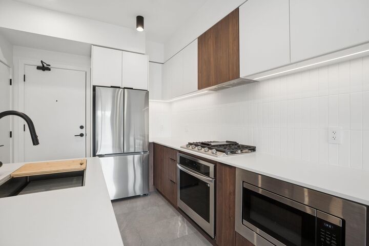 Property Photo: 623 Kemsley Avenue 612 BC V3J 0L8