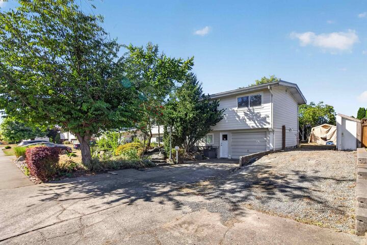 Property Photo: 32539 Pandora Avenue BC V2T 3S7