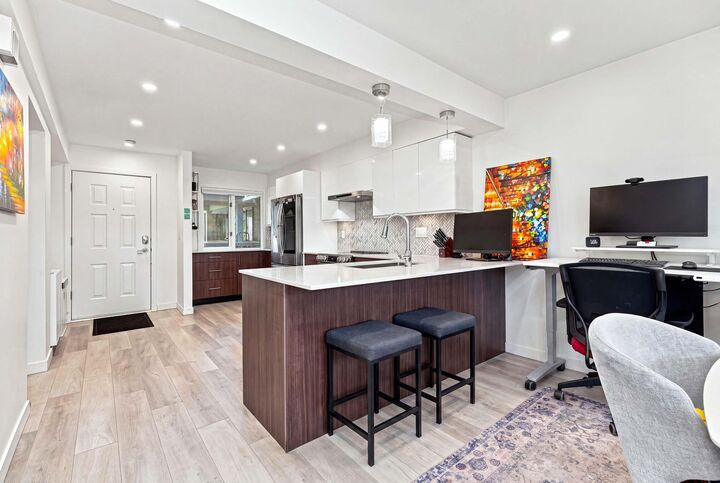 Property Photo: 1513 Bowser Avenue 203 BC V7P 2Y4