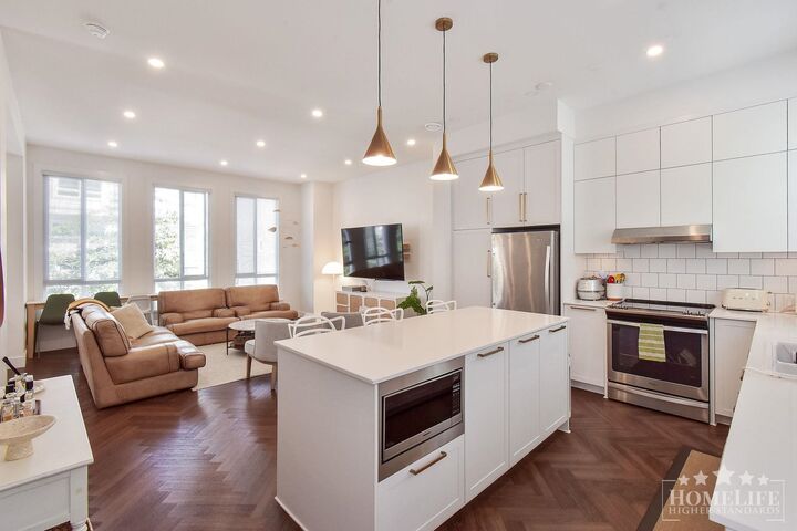 Property Photo:  15828 27 Avenue 63  BC V3Z 0X4 