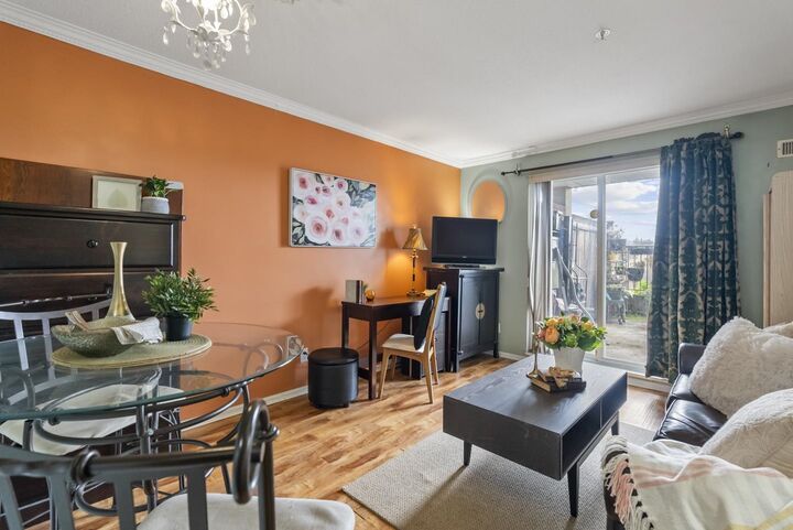 Property Photo: 868 Kingsway 202 BC V5V 3C3