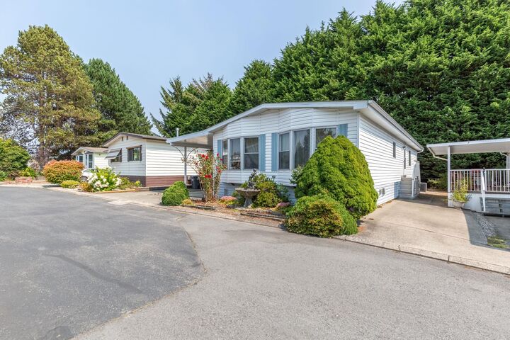 2062 King George Boulevard 103 — photo 1