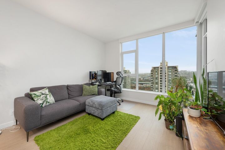 Property Photo:  2186 Gilmore Avenue 1301  BC V5C 0N7 