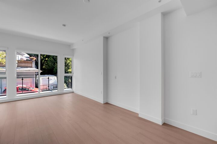 Property Photo: 422 E 3rd Street 2xx BC V7L 0K1
