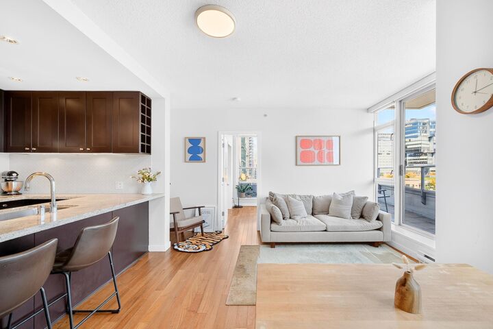 Property Photo:  821 Cambie Street 1802  BC V6B 0E3 