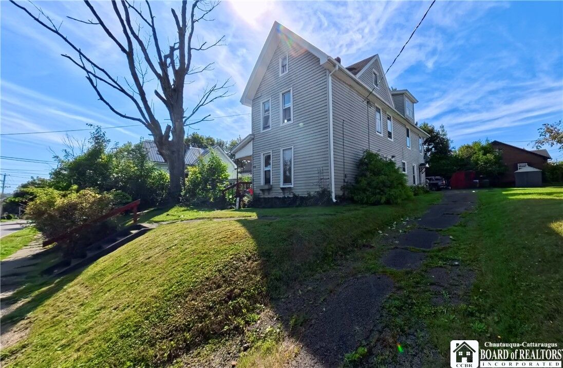 Property Photo:  1021 Newland Avenue  NY 14701 