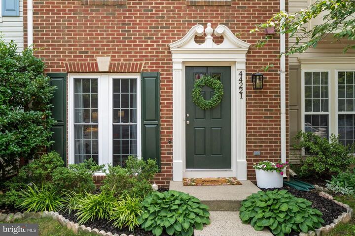 Property Photo: 44221 Litchfield Terrace VA 20147