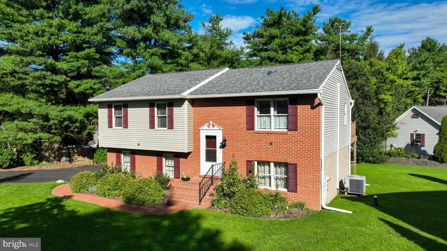 Property Photo: 1189 Ridge Avenue PA 17512