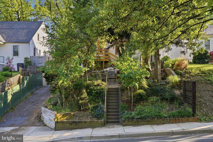 Property Photo:  605 Ethan Allen Avenue  MD 20912 