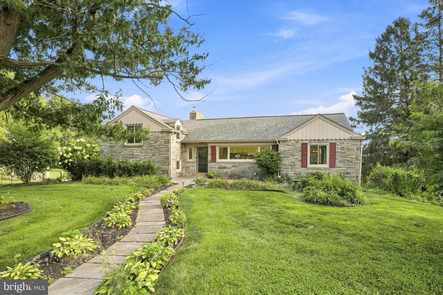 Property Photo: 260 Blossom Hill Drive PA 17601