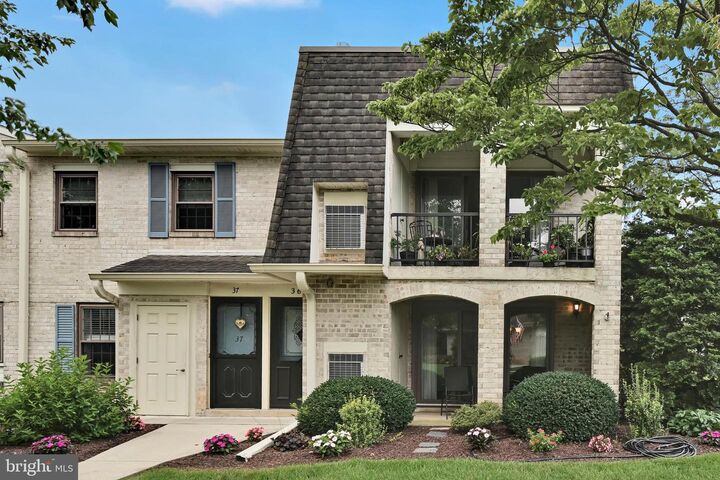 Property Photo: 36 Valleybrook Drive PA 17601
