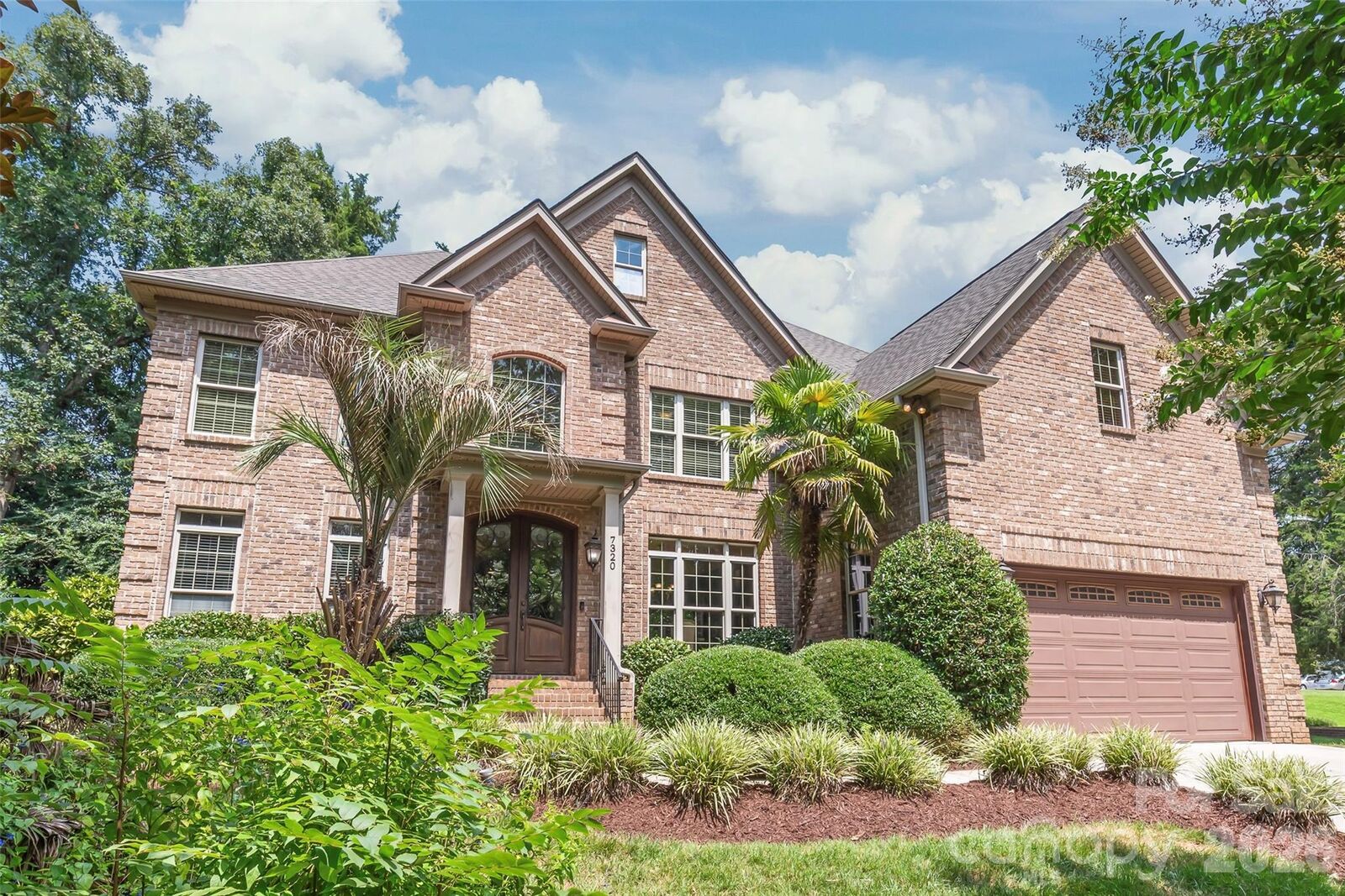 Property Photo: 7320 Summerlin Place NC 28226