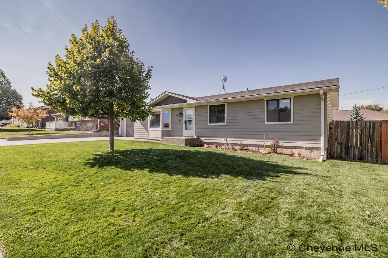 Property Photo: 660 Simkins Ave WY 82082