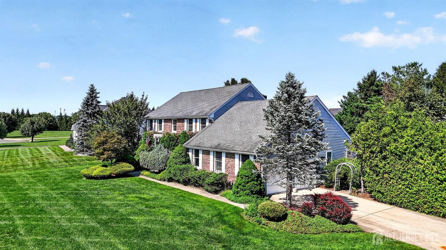 Property Photo:  46 Waverly Place  NJ 08852 