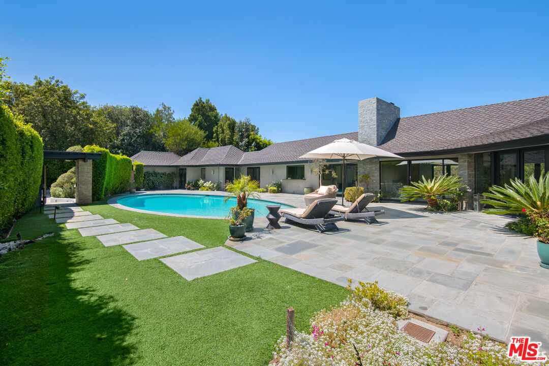 Property Photo: 3035 Lake Glen Dr CA 90210