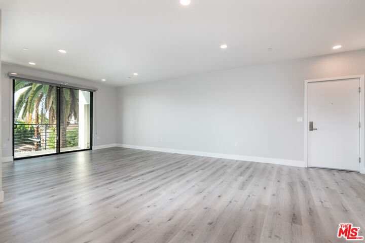 Property Photo:  14612 Calvert St, Unit 301  CA 91411 