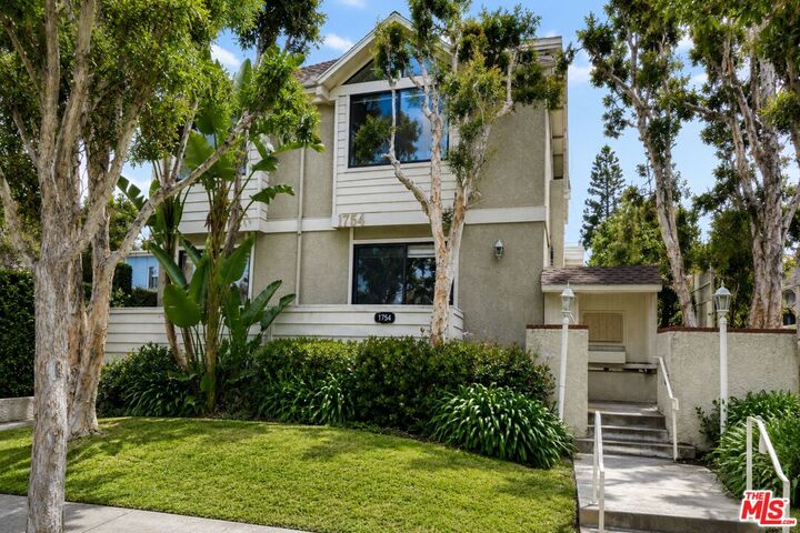 Property Photo: 1754 11th St, Unit 101 CA 90404