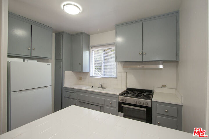 Property Photo:  11521 Rochester Ave, Unit 1  CA 90025 