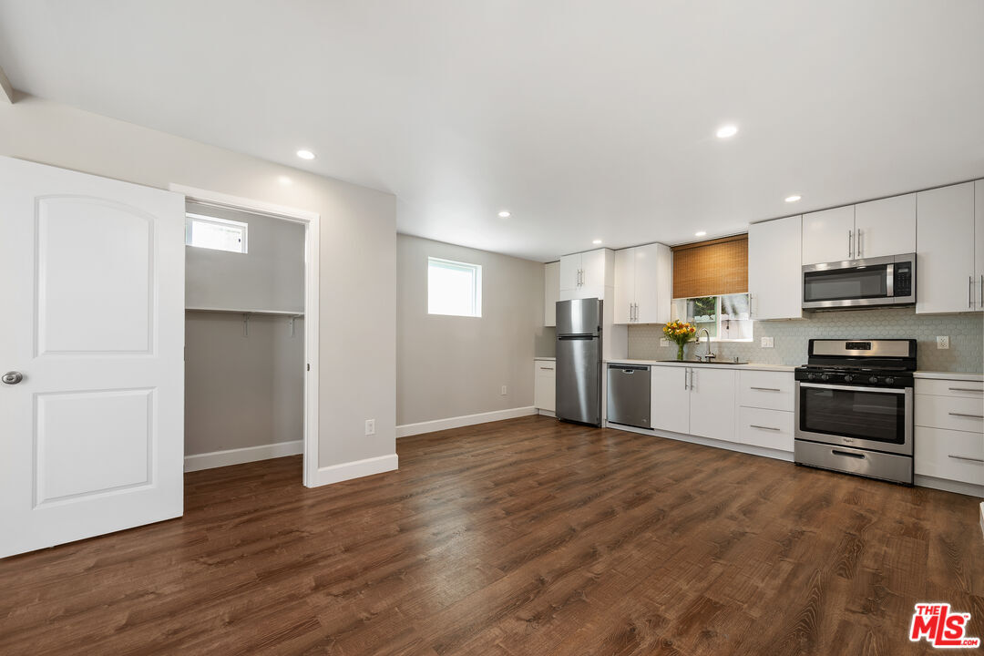 Property Photo: 2325 Selby Ave CA 90064
