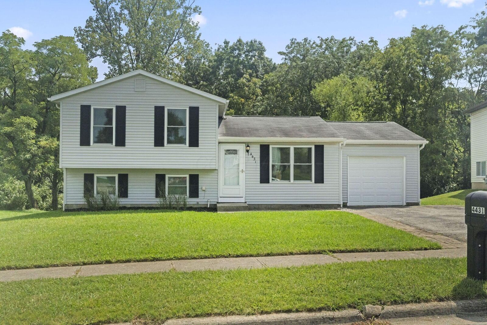 Property Photo:  4431 Hickory Wood Drive  OH 43228 