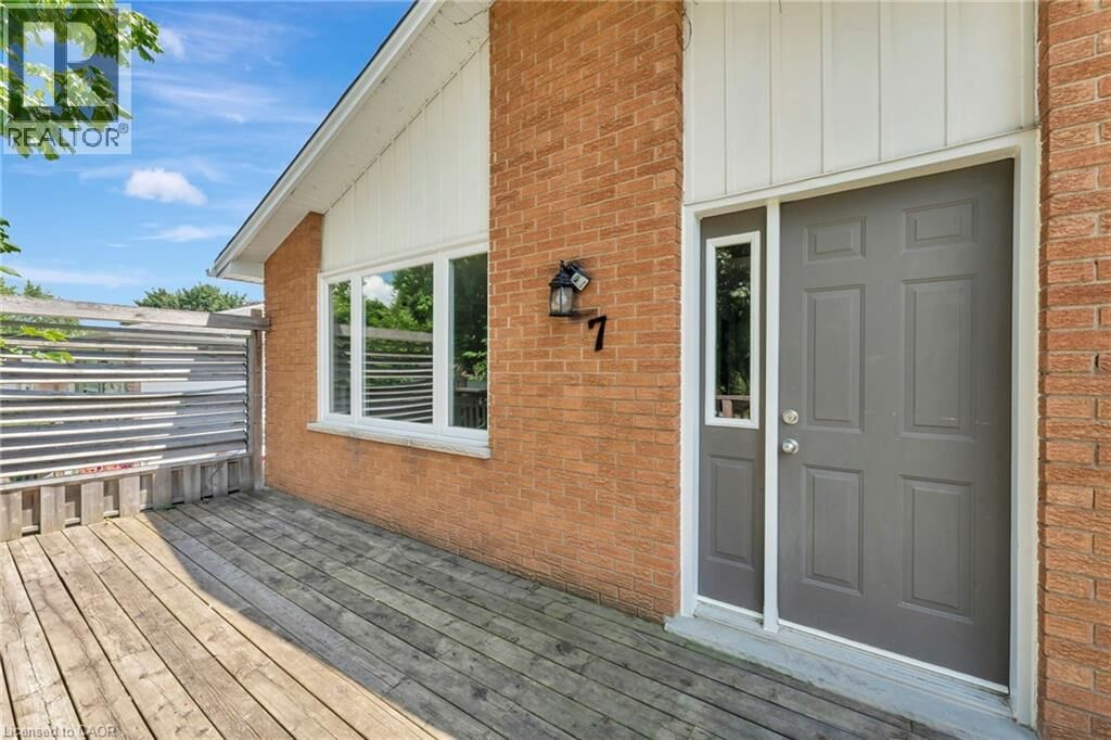 Property Photo: 7 Hillside Drive 1 ON N2E 1R1