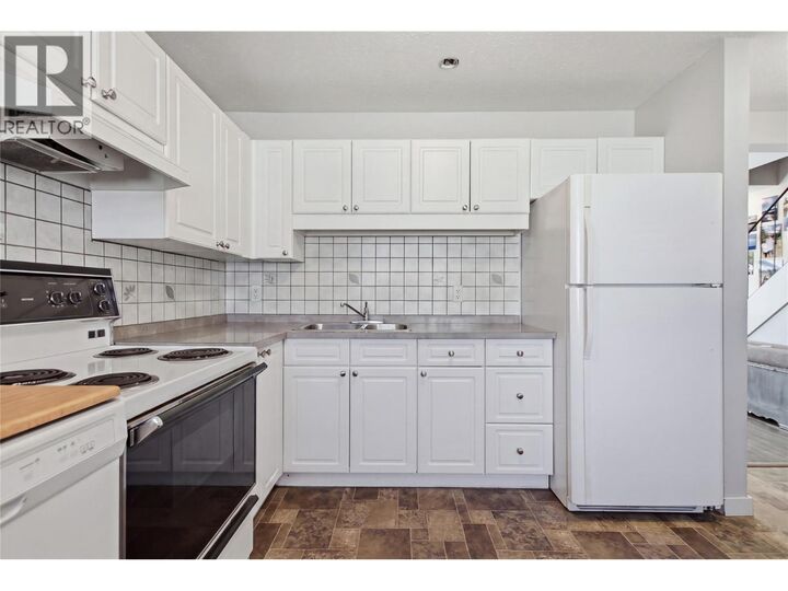 Property Photo: 1697 Greenfield Avenue 56 BC V2B 4N5