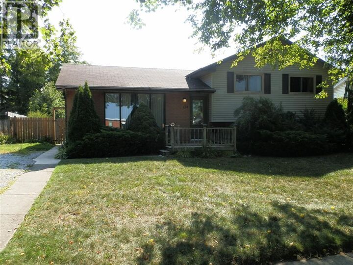 Photo de la propriété:  104 Lansdowne Avenue South  ON N7S 1G6 
