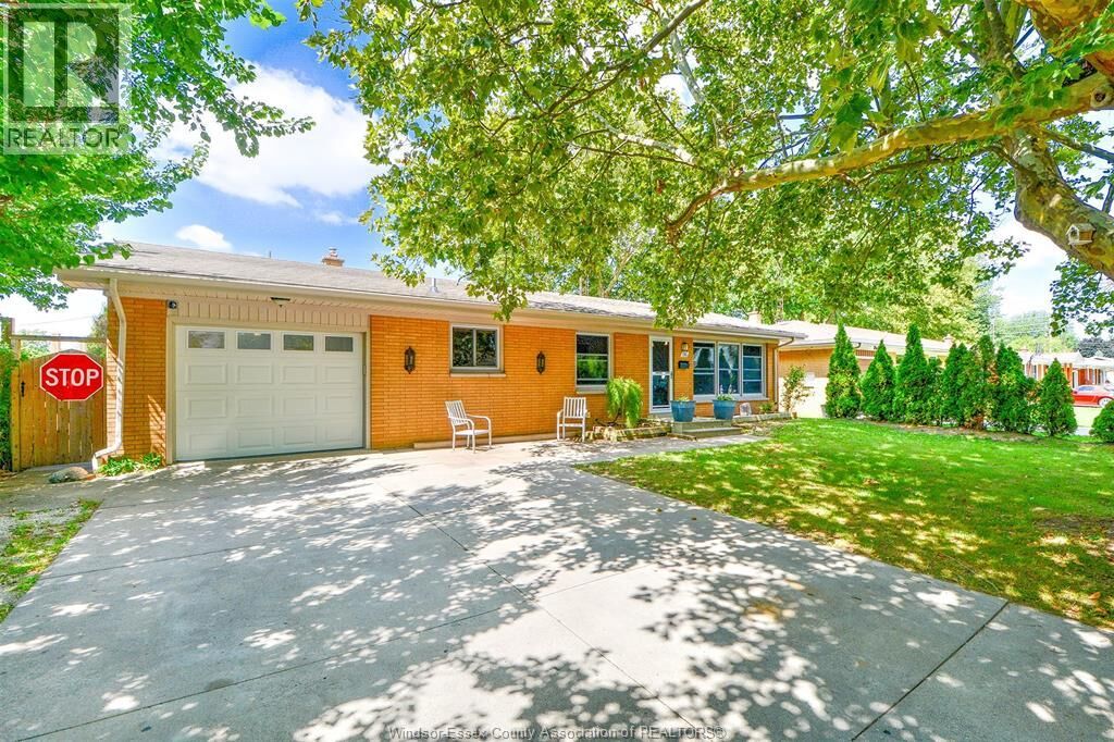 Property Photo: 116 Queens Avenue ON N8H 3H4