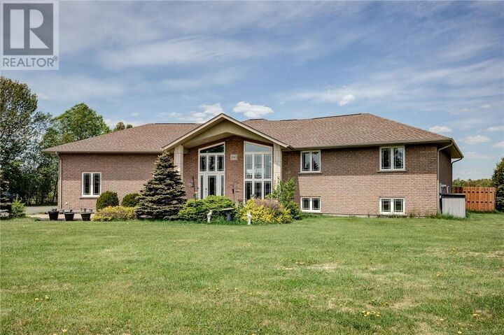 290 Seguin Street — photo 1