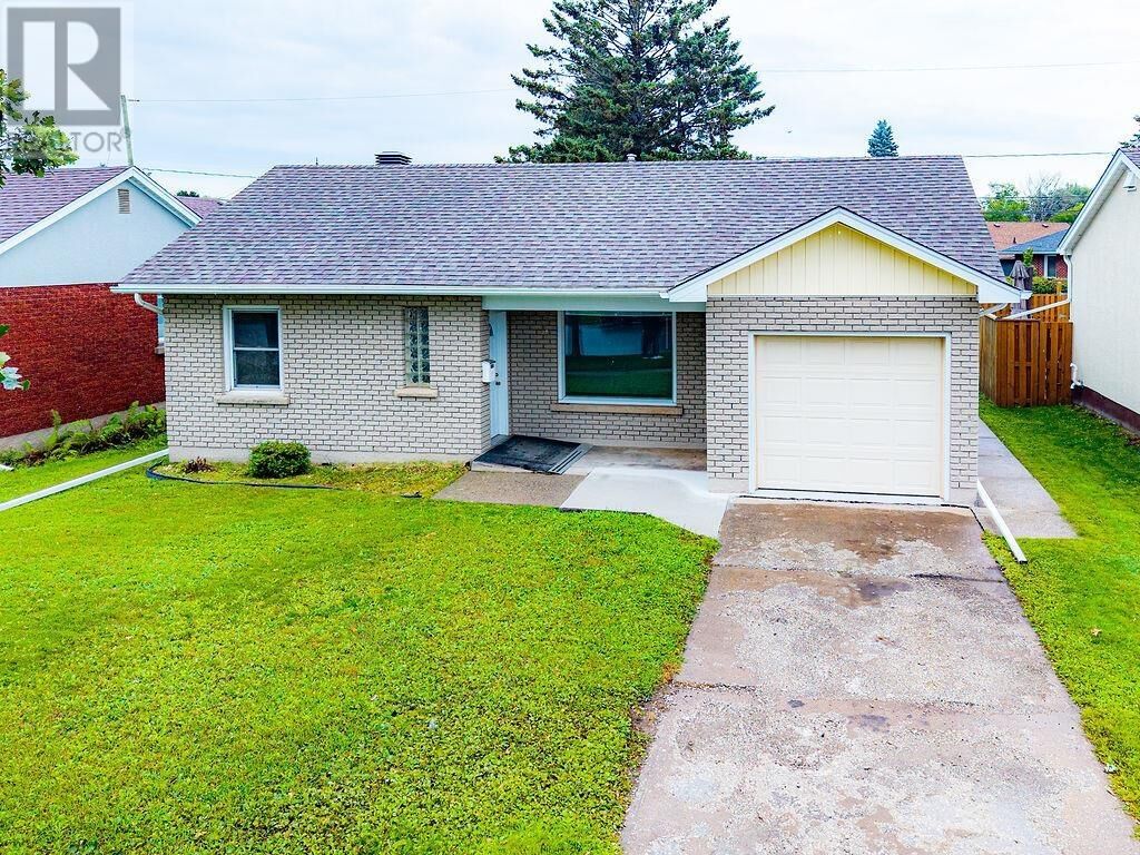 Property Photo:  356 Kingsway Ave.  ON P7E 2A5 
