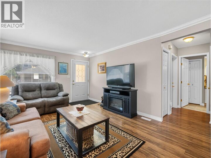Property Photo:  51 8 Avenue Southwest 14  BC V1E 3L9 